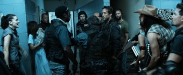 03 - Daylights End 2016 VIE 1080p BluRay DTSx264 - TMV.mkv_snapshot_00.27.28.480.jpg