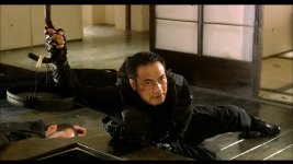 04 - Hitman.1998.1080p.Bluray.REMUX.AVC.TrueHD7.1-HDVN~USLT.V.mkv_snapshot_01.40.38.833.jpg