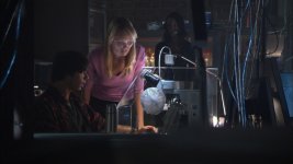 04 - Species 2004 1080p BluRay  2004-REMUX-TVS.mkv_snapshot_01.35.38.274.jpg