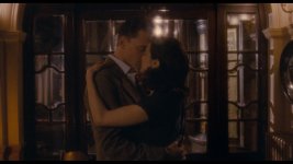 04 - The.Deep Blue Sea 2011 VIE 1080p.Remux AVC DTS-HD MA 5.1.mkv_snapshot_01.01.47.250.jpg