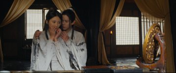 04 - Painted Skin 2022 WEB-DL2160P H265 DDP20-LegCat.mkv_snapshot_01.04.16.625.jpg