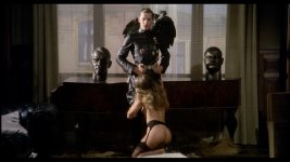 04 - PDV - Salon Kitty 1976 1080p BluRay REMUX AVC DTS-HDMA 5.1-NhaTho.mkv_snapshot_01.57.56.945.jpg