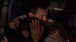 03 - Under Siege 2 Dark Territory 1995 BluRay 1080p Remux.mkv_snapshot_01.35.43.094.jpg